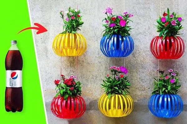 chậu trồng cây cảnh bằng chai nhựa được cắt tạo hình trang trí