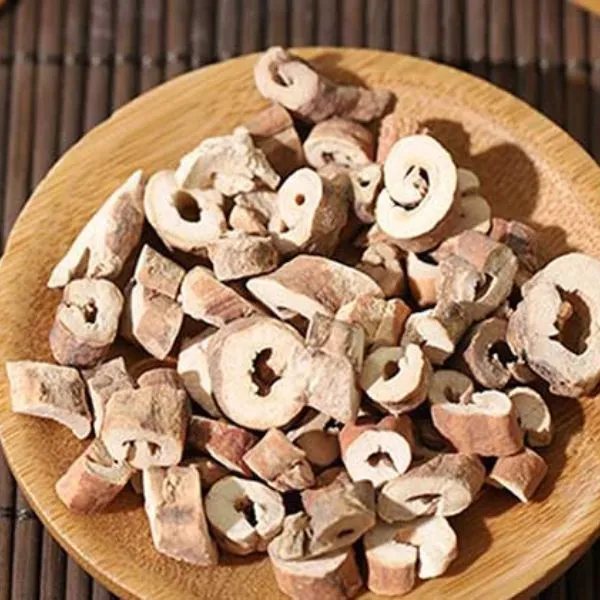 Mẫu đơn bì được chiết xuất từ rễ cây mẫu đơn đỏ, là một thành phần quý trong y học cổ truyền