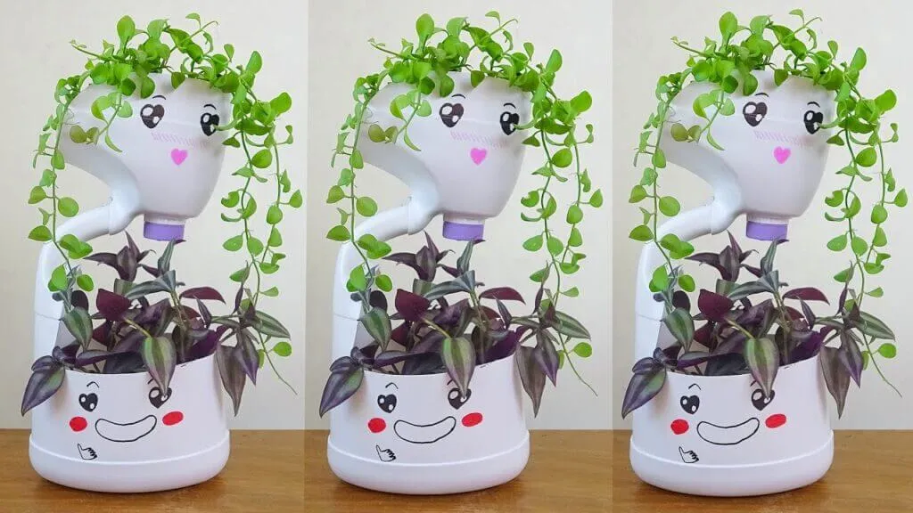 Mô hình chậu hoa hai tầng được tạo ra từ việc cắt và nối các can nhựa lớn lại với nhau