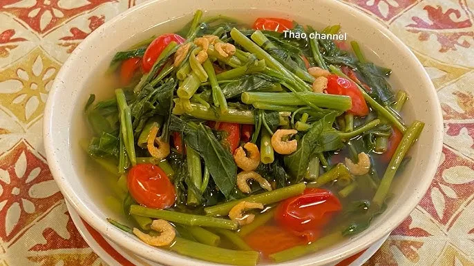 Những củ bạc hà giống khỏe mạnh sẵn sàng cho việc trồng xuống đất