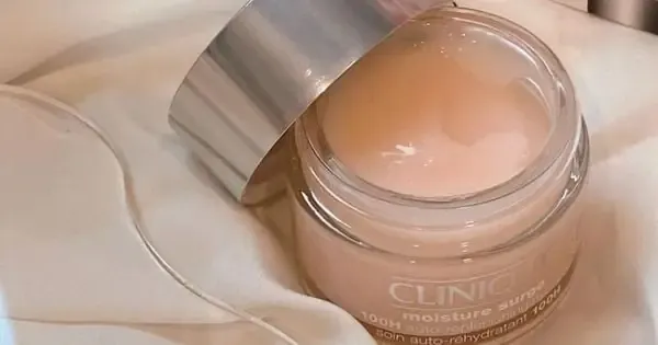 Lê Hà Trúc Review Gel Dưỡng Ẩm Clinique Moisture Surge 100h